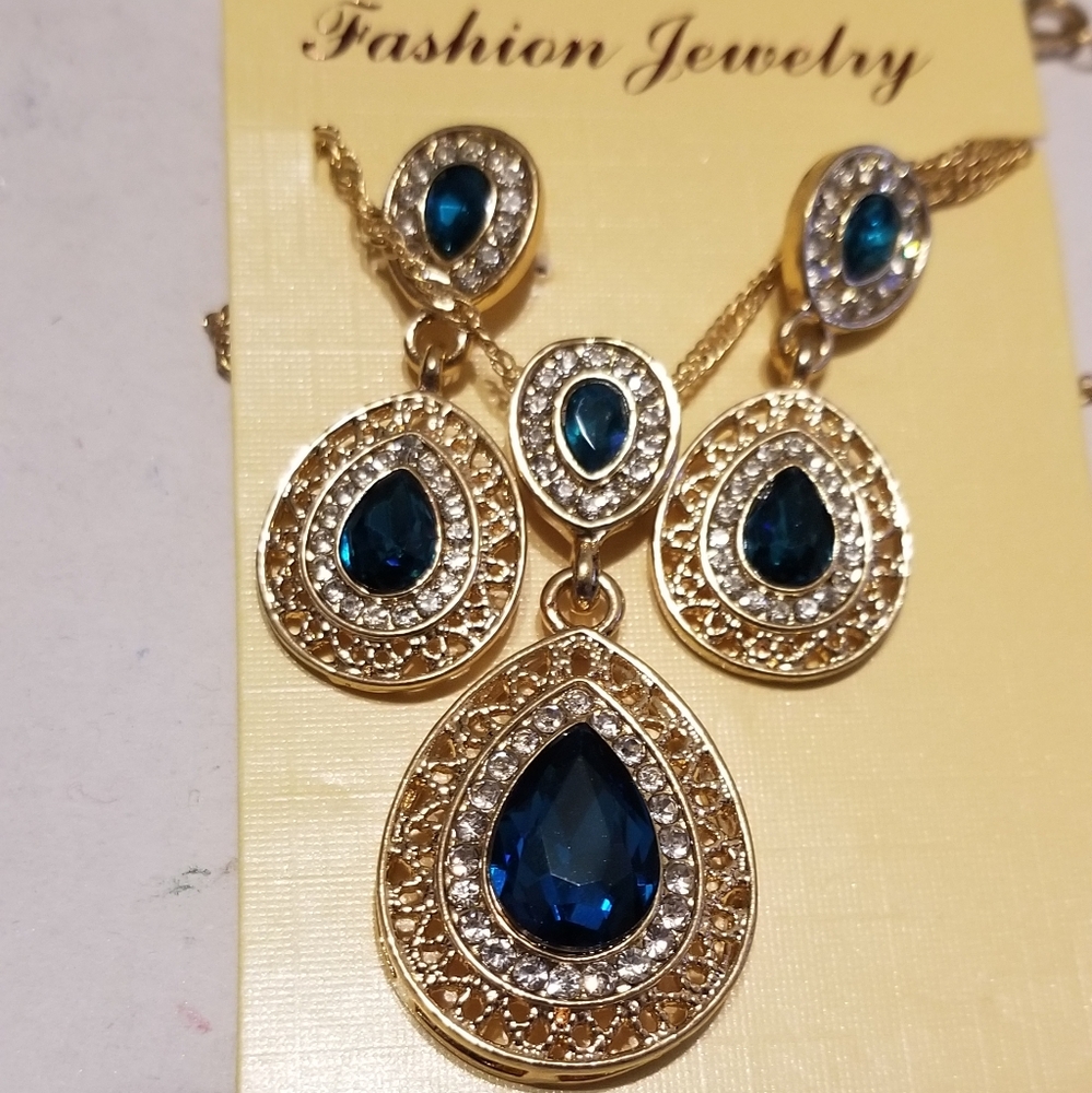 Teal earrings and necklace set